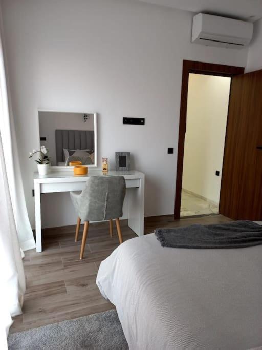 Appartement Cosy Au Coeur De Marrakech Avec Piscine Marrakesh Exterior foto